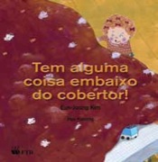 Tem alguma coisa embaixo do cobertor!
